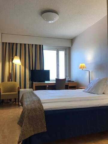Фото номера Двухместный номер с 1 кроватью Отель Hotel Hirvi г. Ээнекоски 4