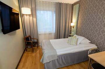 Фото номера Одноместный номер «Комфорт» Отель Hotel Hirvi г. Ээнекоски 2